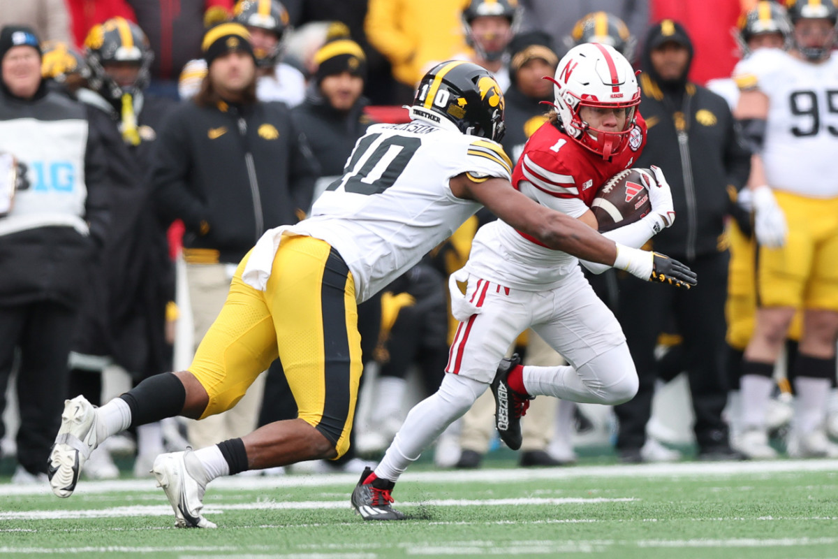 NU vs. Iowa 2023 - Nick Jackson tackles Billy Kemp IV